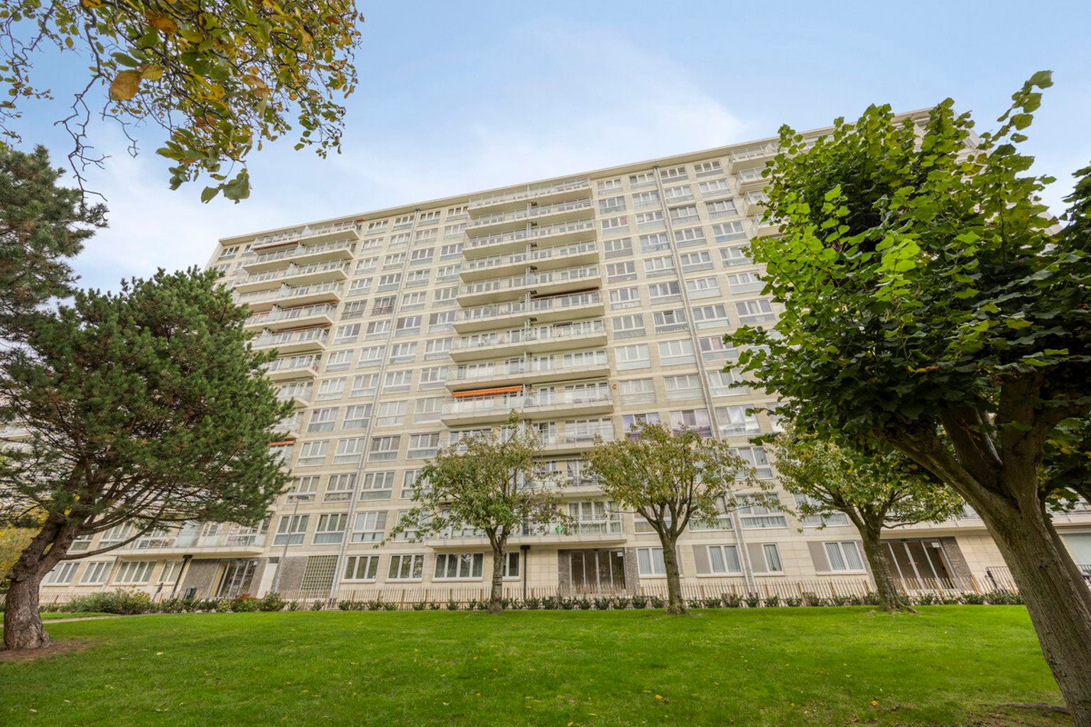 Instapklaar 2-slaapkamerappartement met panoramisch uitzicht foto 19