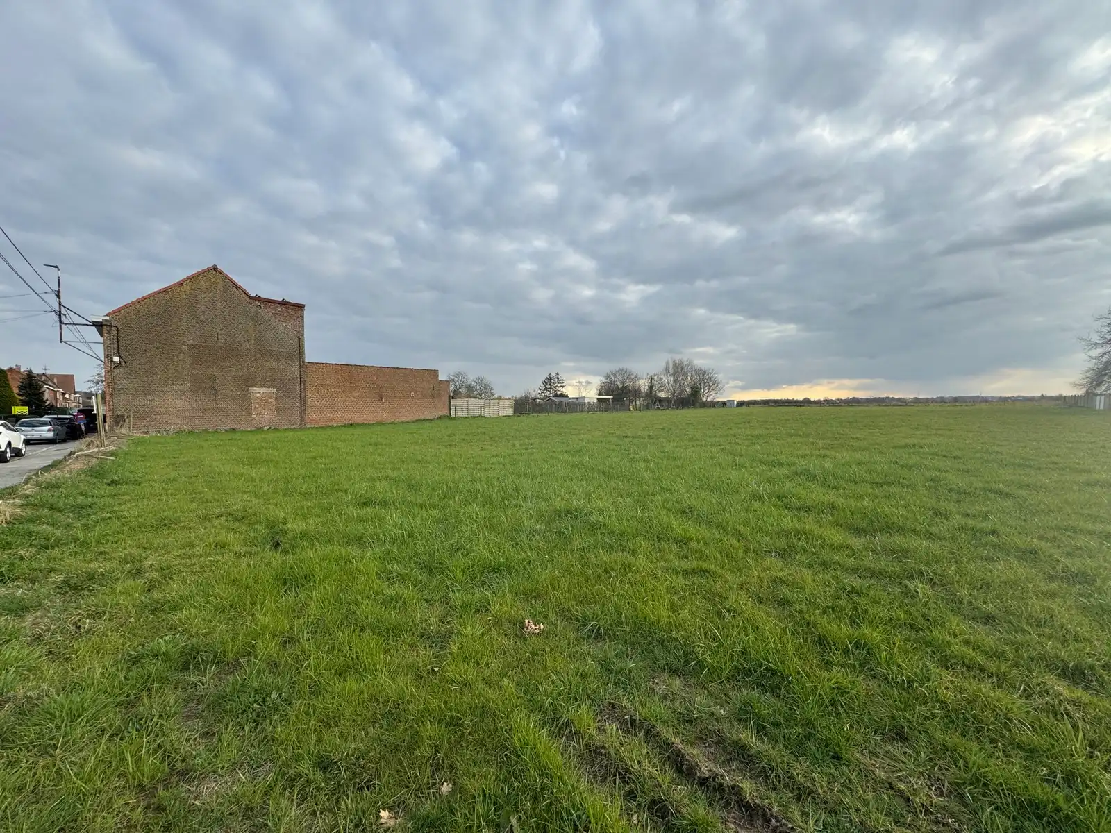 Mooi perceel bouwgrond voor gesloten bebouwing foto {{pictureIndex}}
