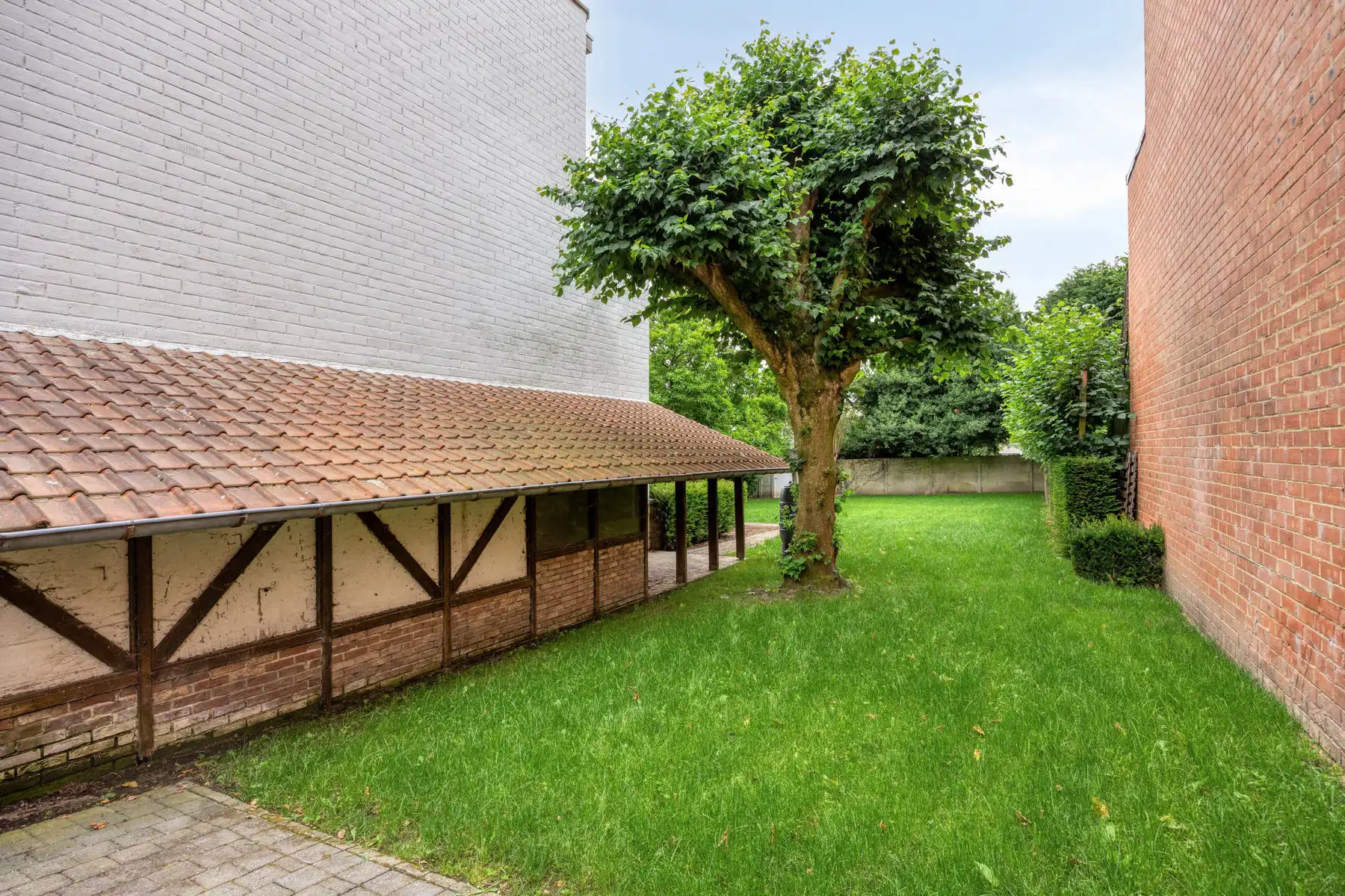 Leemans Immobiliën biedt u deze ruime bel-etagewoning te huur aan in Zellik. foto 27