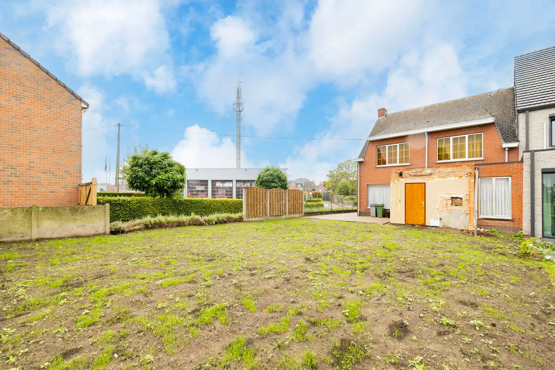 Te renoveren woning met veel potentieel op rustige locatie foto 26