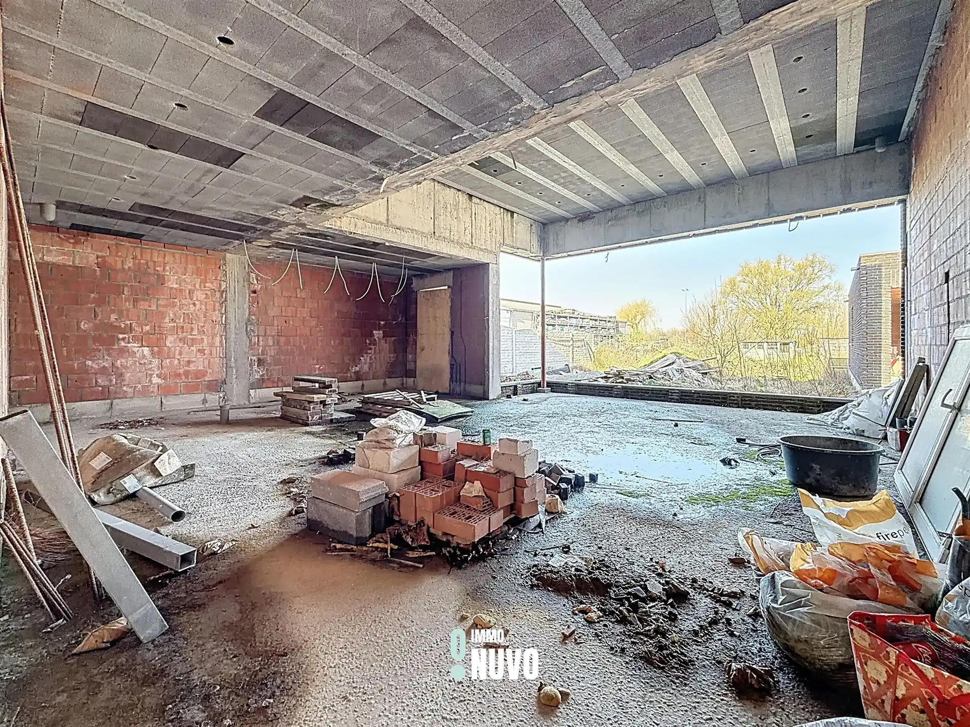 Ruime woning met 4 slpks, kantoor en grote tuin foto 5