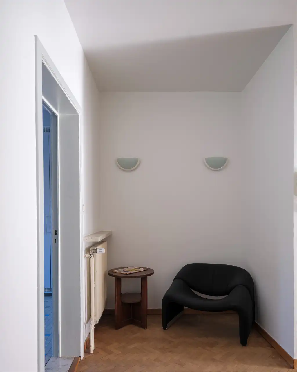 Een stijlvol appartement in de&nbsp;Sportstraat, met een warm mid-century karakter en hedendaags wooncomfort. foto 9