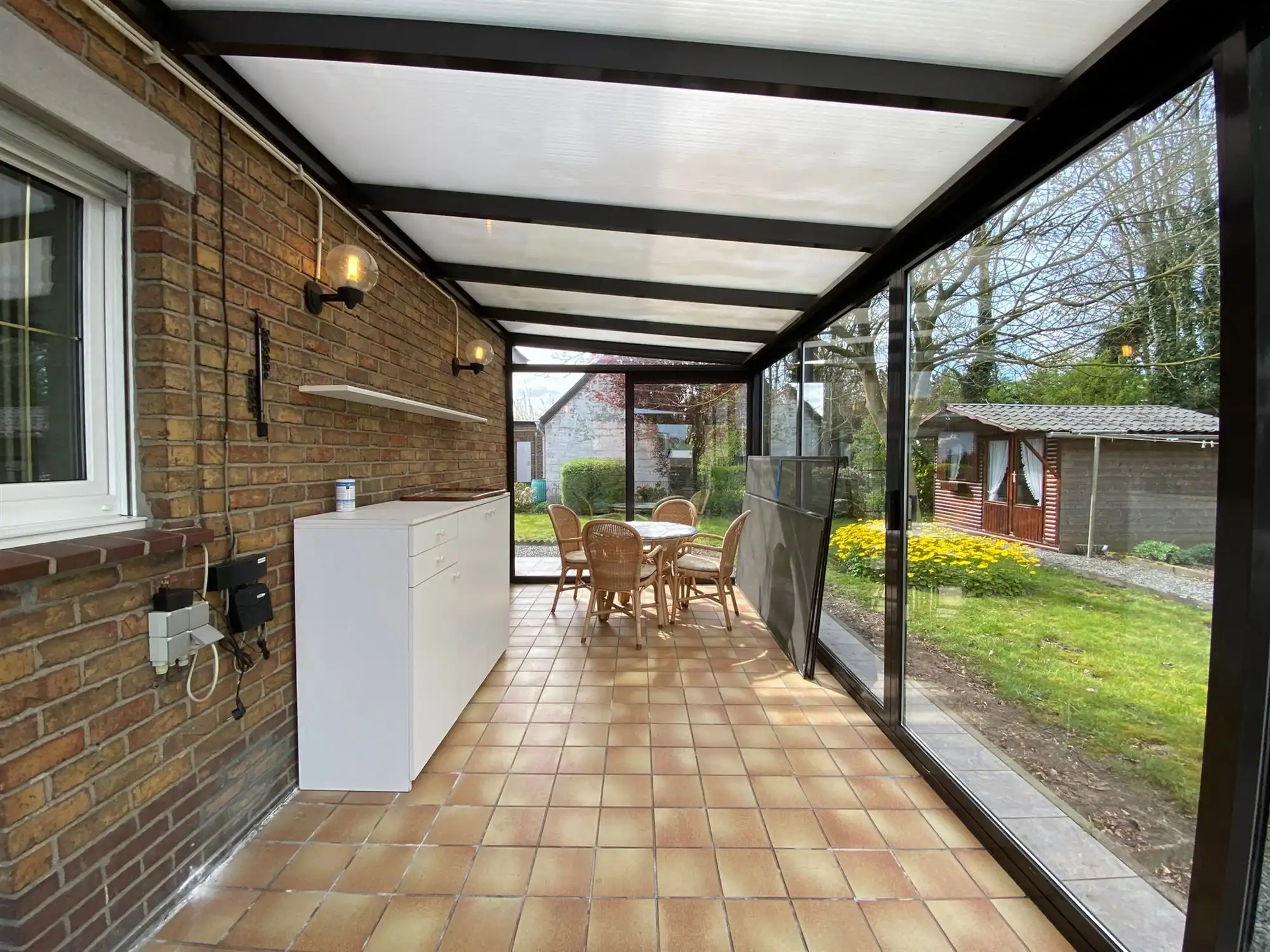 Charmante open bebouwing met 3 slaapkamers, grote garage en zonnepanelen foto 22