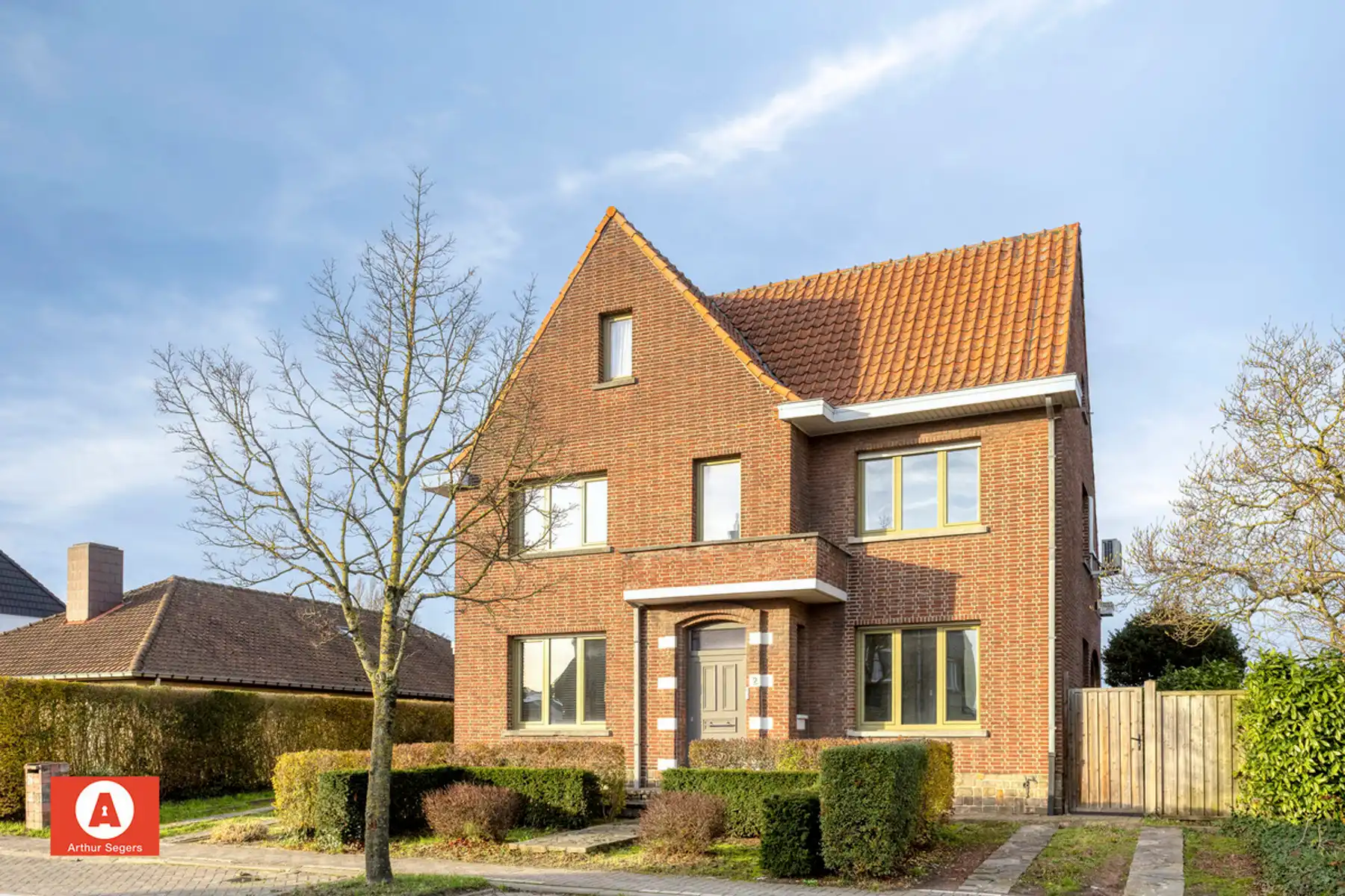 Karaktervolle open bebouwing met 5 slaapkamers en bureau foto 3