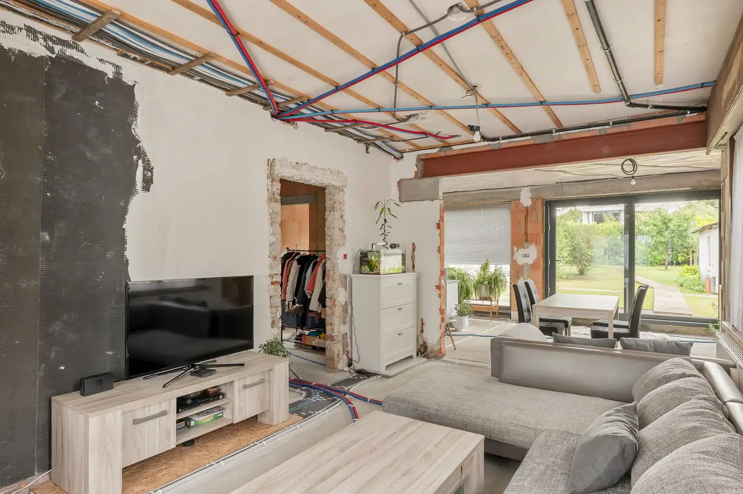 Ruime rustige vrijstaande woning met nieuwbouw-uitbouw foto 3