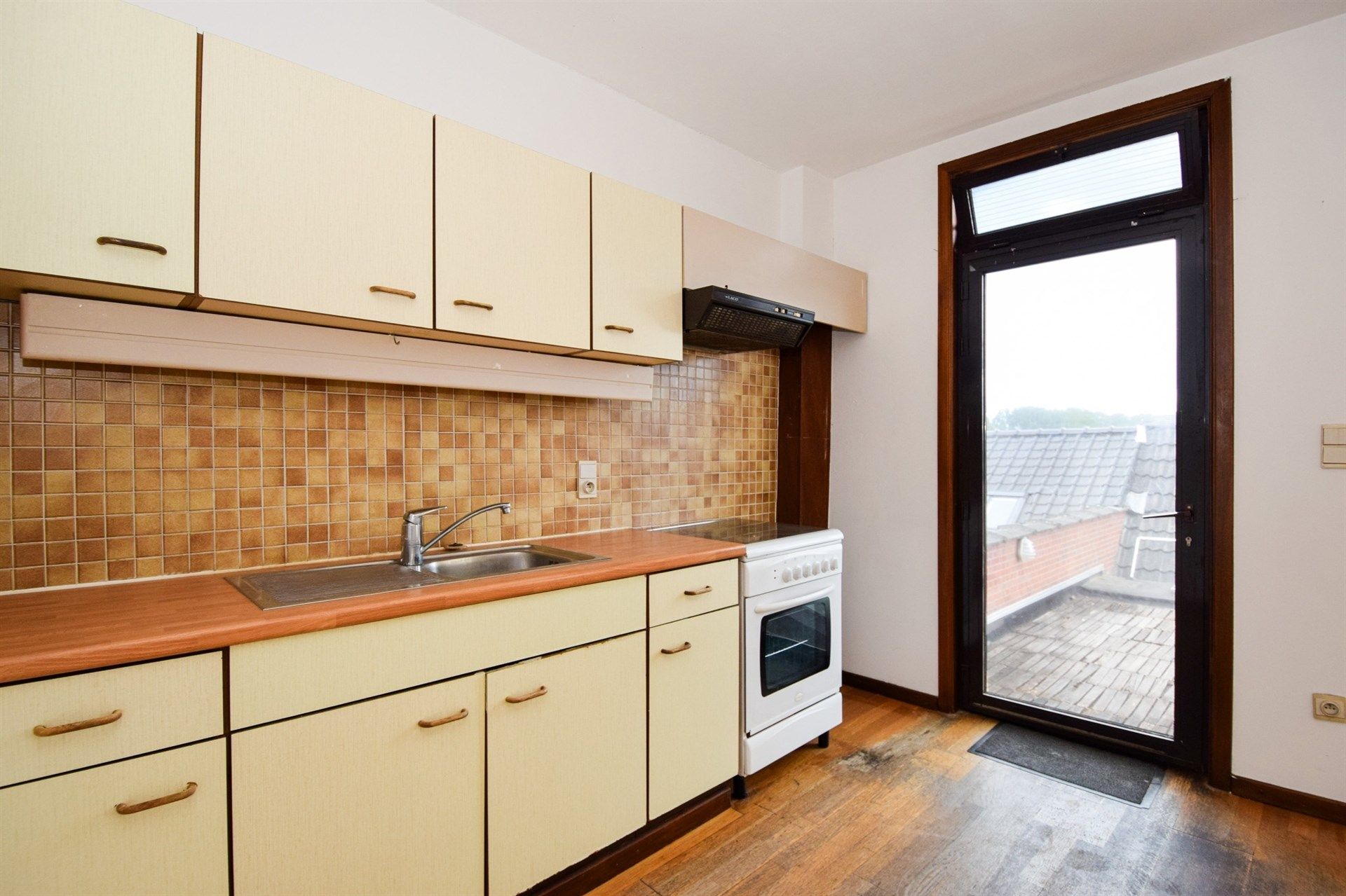 Uitstekend gelegen opbrengsteigendom bestaande uit handelsgelijkvloers + duplex appartement foto 12