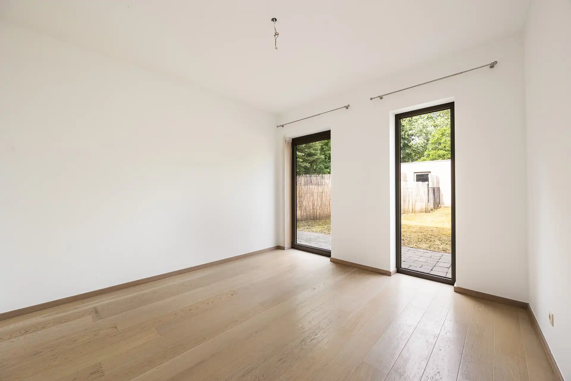 Kwalitatief gelijkvloers appartement (2012) met tuin foto 10