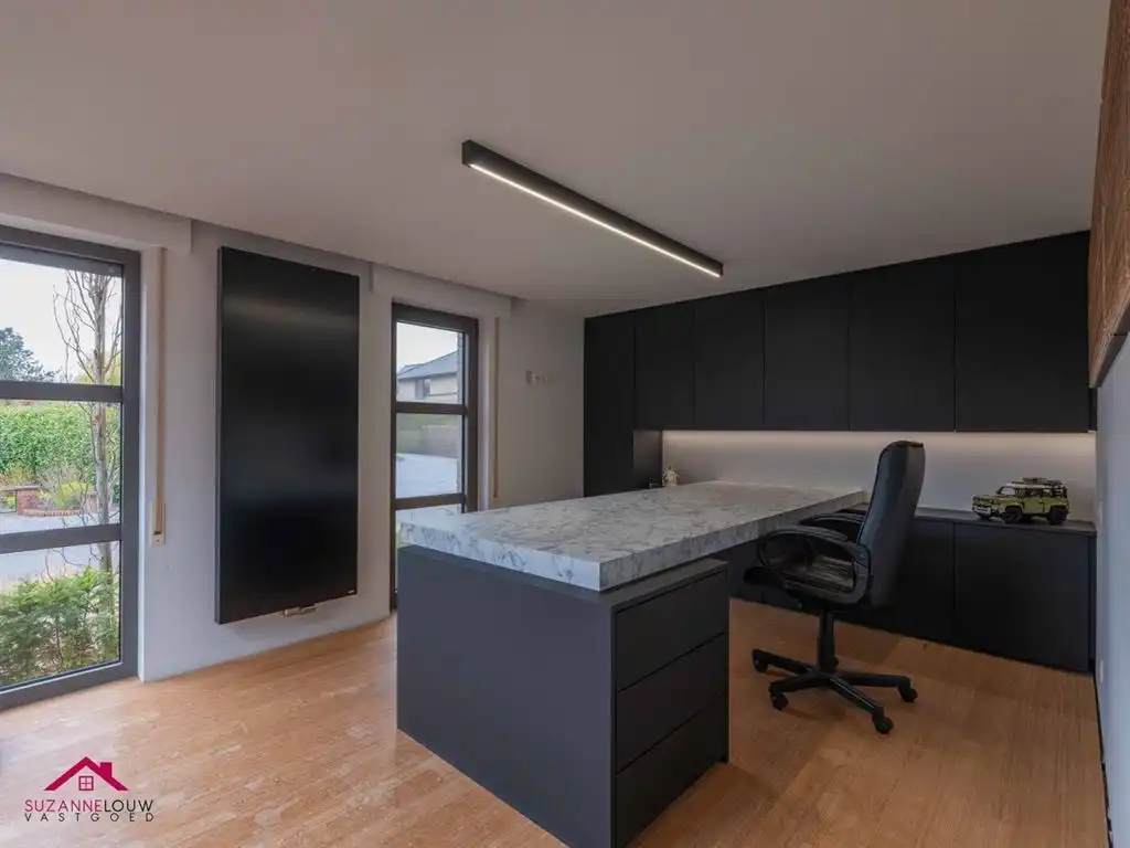 Vrijstaande woning in hedendaagse stijl foto 24