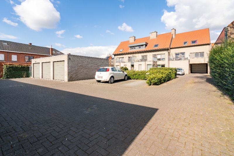 Opbrengsteigendom met 7 verhuurde appartementen, afzonderlijke garageboxen en staanplaatsen te Zelzate. foto 4