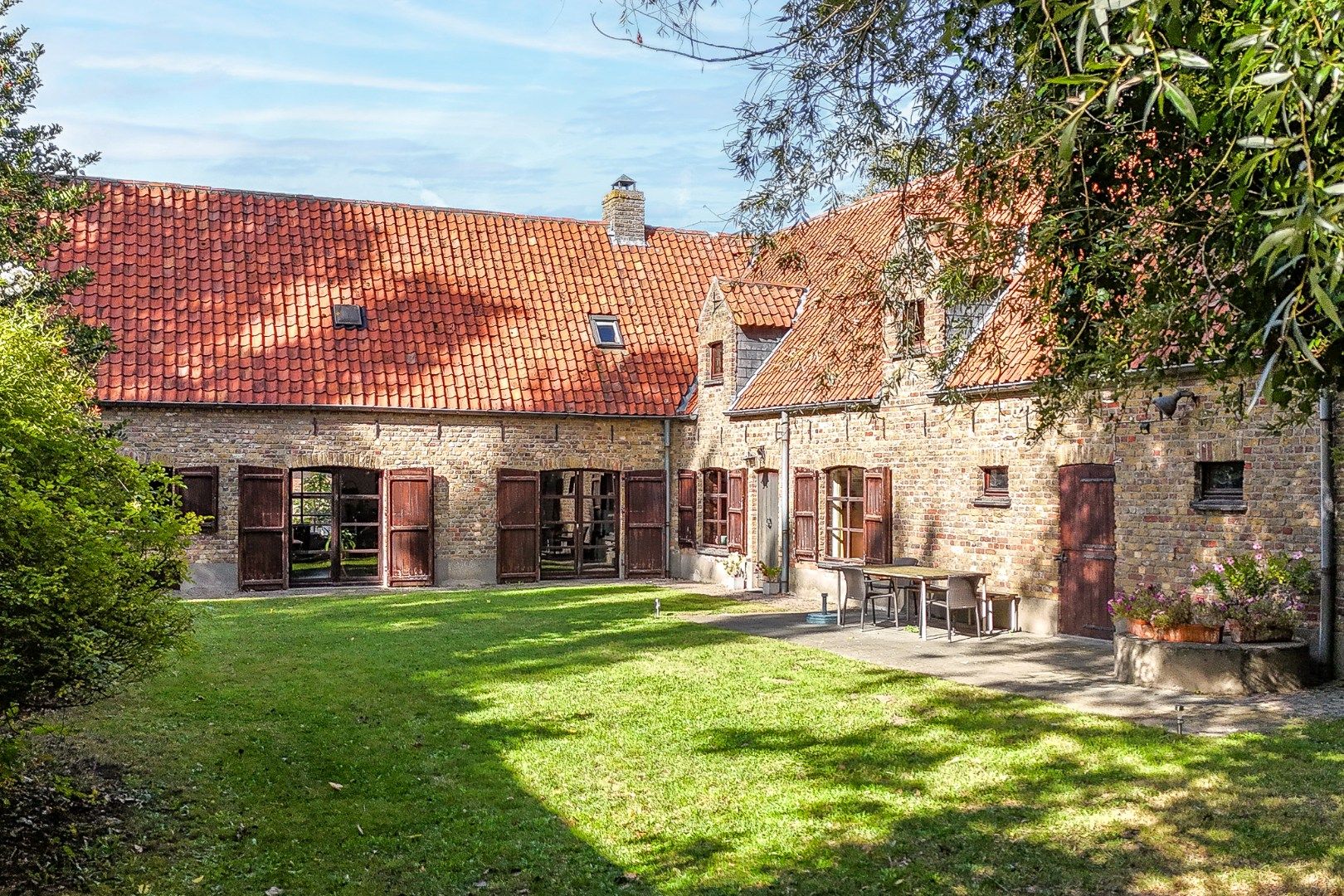 Alleenstaande woning op 2.899 m² in prachtige groene omgeving foto 3