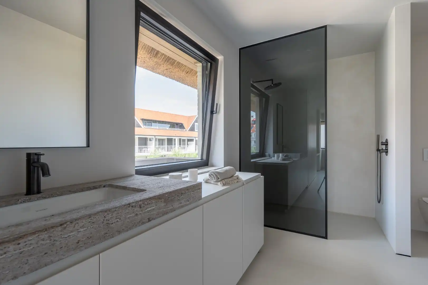 Luxueus afgewerkte nieuwbouwvilla te Duinenwater genietende van de perfecte zon oriëntatie foto 19