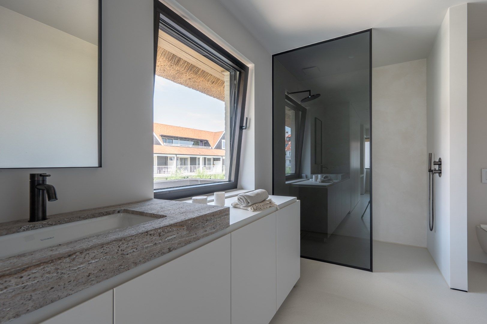 Luxueus afgewerkte nieuwbouwvilla te Duinenwater genietende van de perfecte zon oriëntatie foto 19