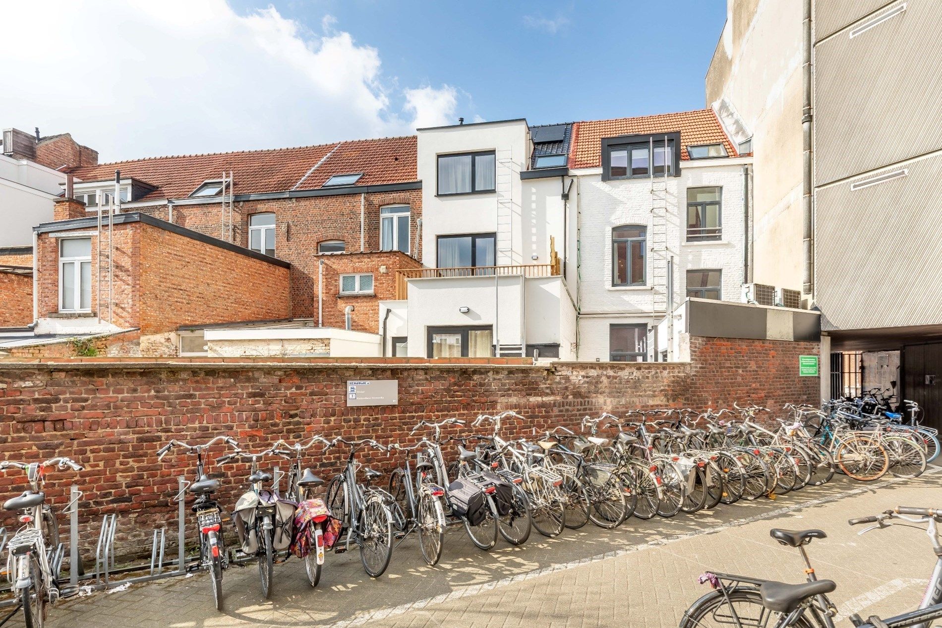 Lichtrijke studentenkamer met eigen sanitair in hartje Leuven  foto 12