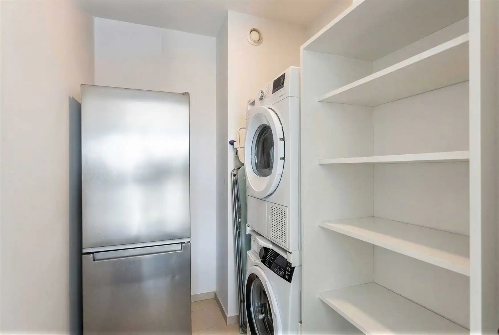 Stijlvol gerenoveerd appartement met 2 terrassen en uniek uitzicht. foto 17