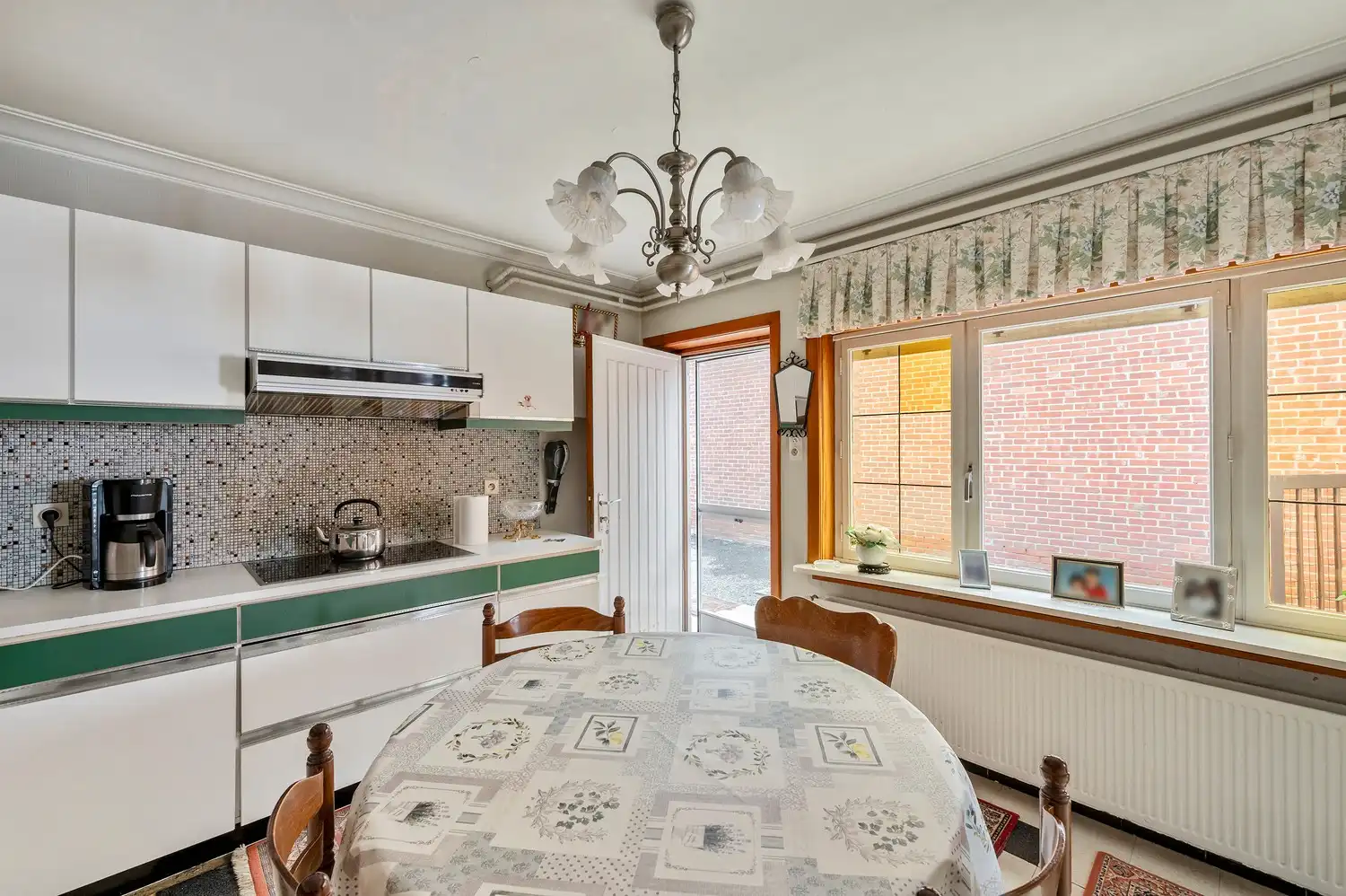 Te renoveren laagbouwwoning met garage, atelier en tuin op een perceel van 451 m². foto 10