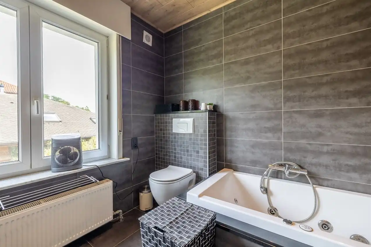 Grote tuin, zee aan ruimte en tot 5 slaapkamers foto 16