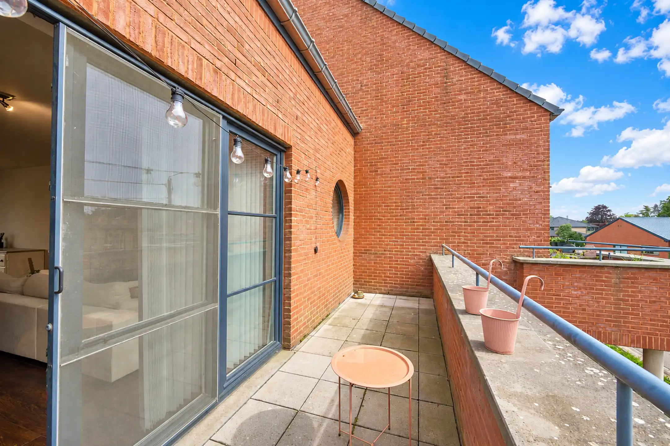 RUIM INSTAPKLAAR EN LICHTRIJK APPARTEMENT MET 2 TERRASSEN foto 10