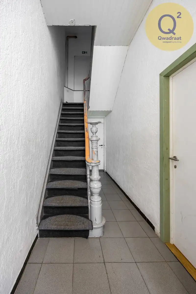 huis met 6 slpks, 2 badkamers, 2 keukens en stadstuintje foto 16