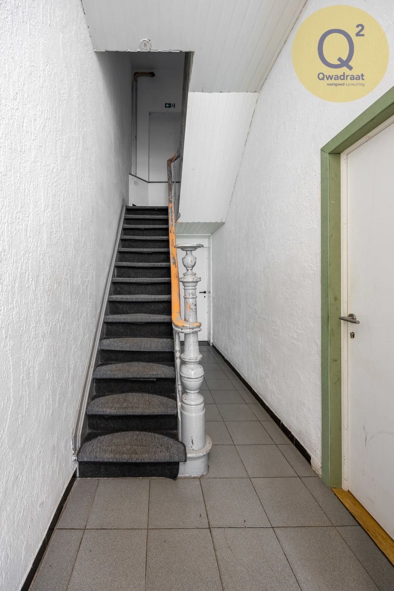 huis met 6 slpks, 2 badkamers, 2 keukens en stadstuintje foto 16