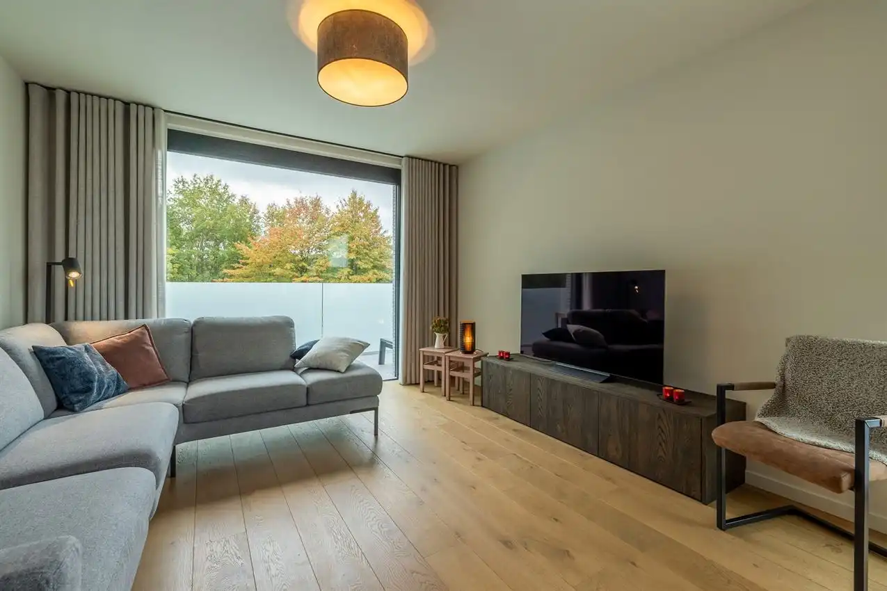 Gemeubelde penthouse met 2 slpk, ruim terras en autostaanplaats foto 3