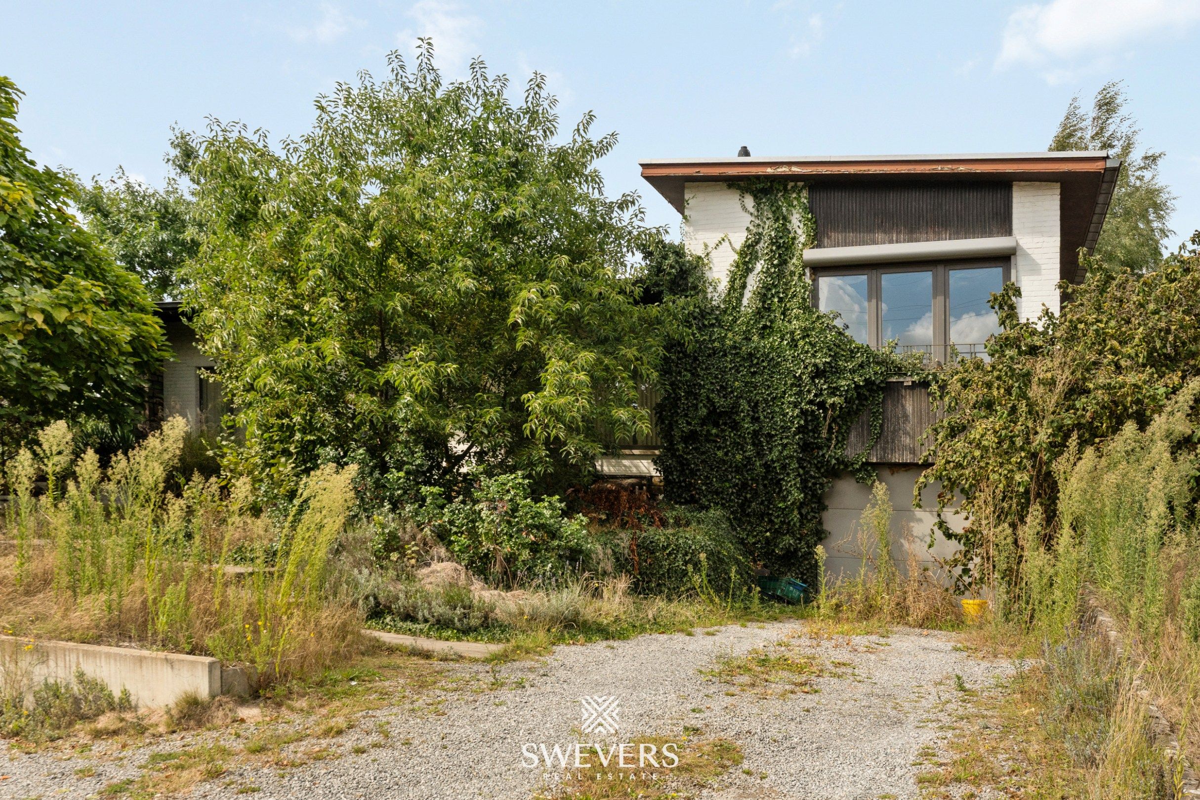 Te renoveren woning met 3 slaapkamers en hangar  foto 38