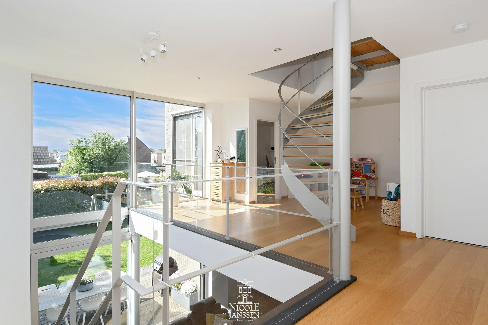 Halfvrijstaande gezinswoning met vrijstaande garage foto 17