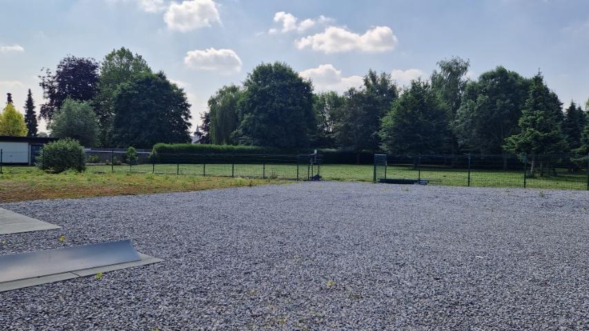 Gerenoveerde EENGEZINSWONING met 5 slaapkmers, garages en grote leefruimten op 72 are foto 6