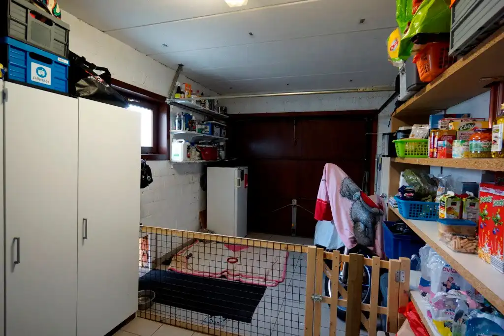 Instapklare en charmante alleenstaande woning met aangelegde tuin is gelegen in een rustige verkaveling. foto 3