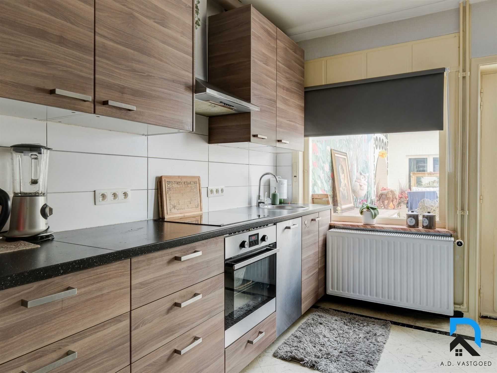 Ruime woning met grote tuin en dubbele garage foto 13