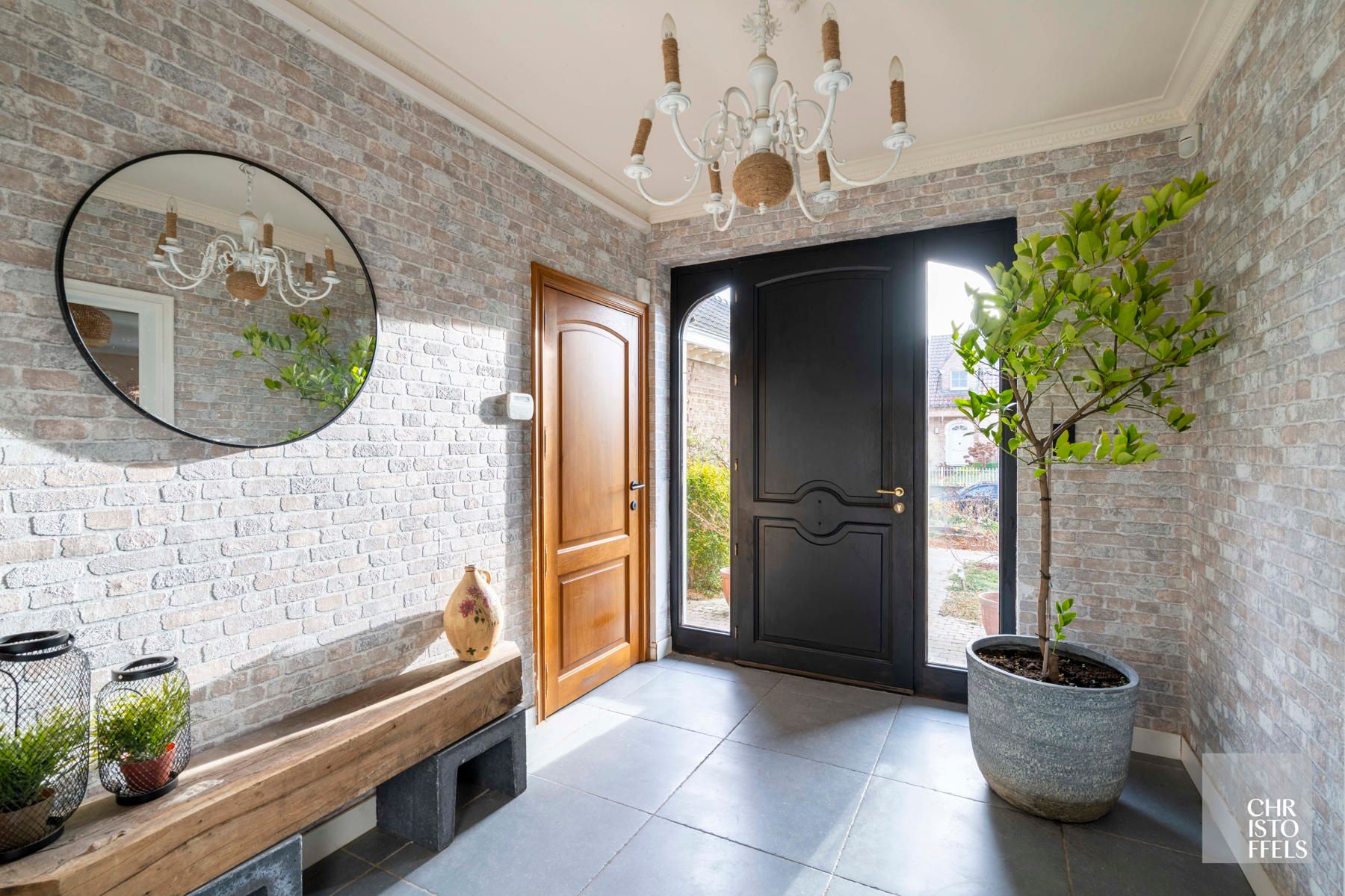 Instapklare woning (279m²) in groene omgeving te Kesselt-Lanaken! foto 17