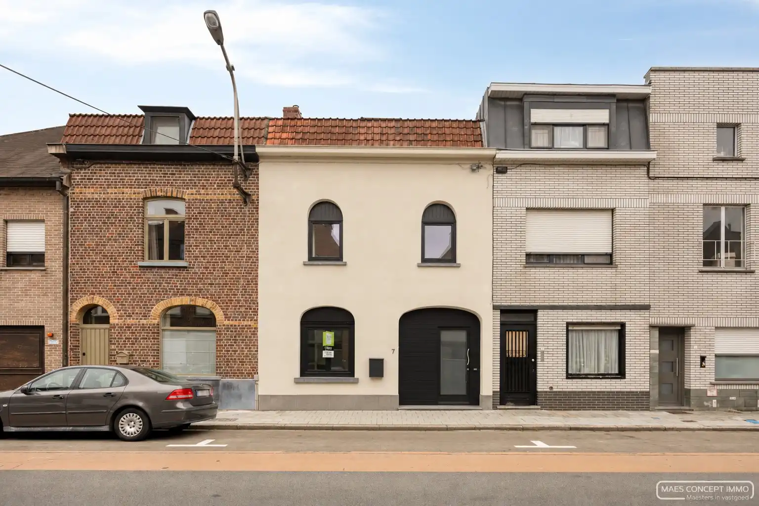 Instapklare, gerenoveerde woning met ruime garage in hartje Kortrijk foto 2