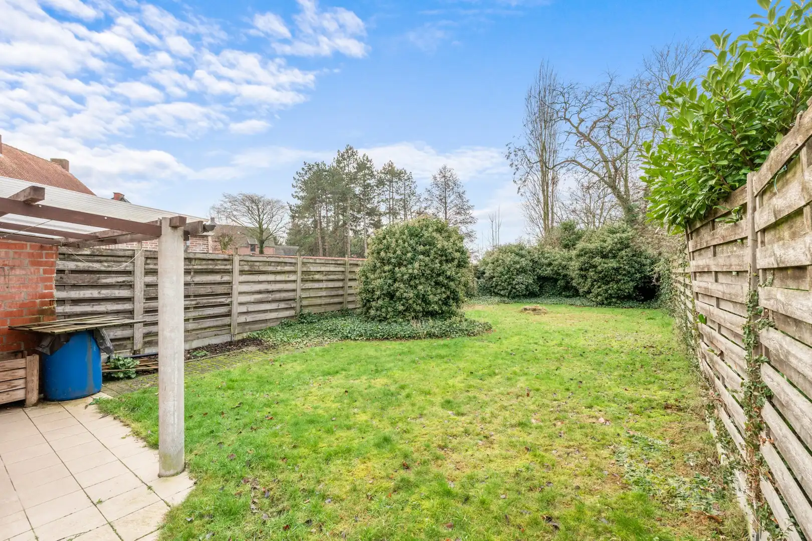 Halfopen woning met tuin en 3 slaapkamers foto 4