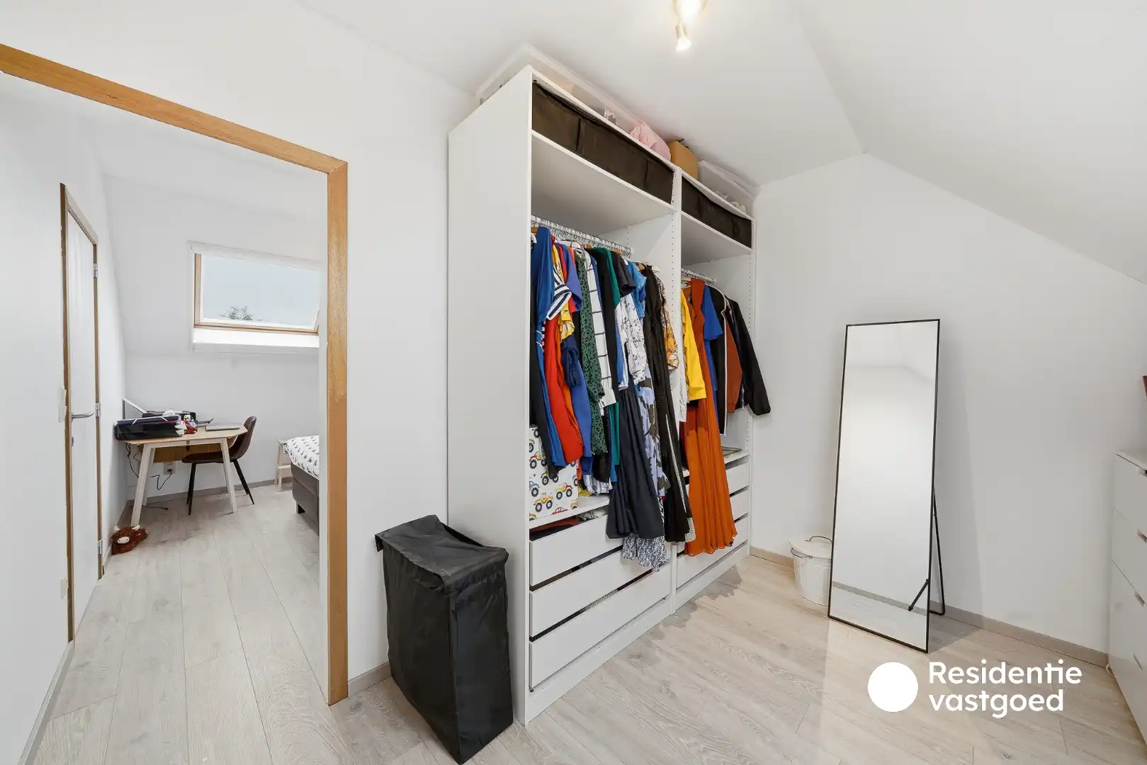 Karaktervolle en instapklare gezinswoning met vier slaapkamers foto 23