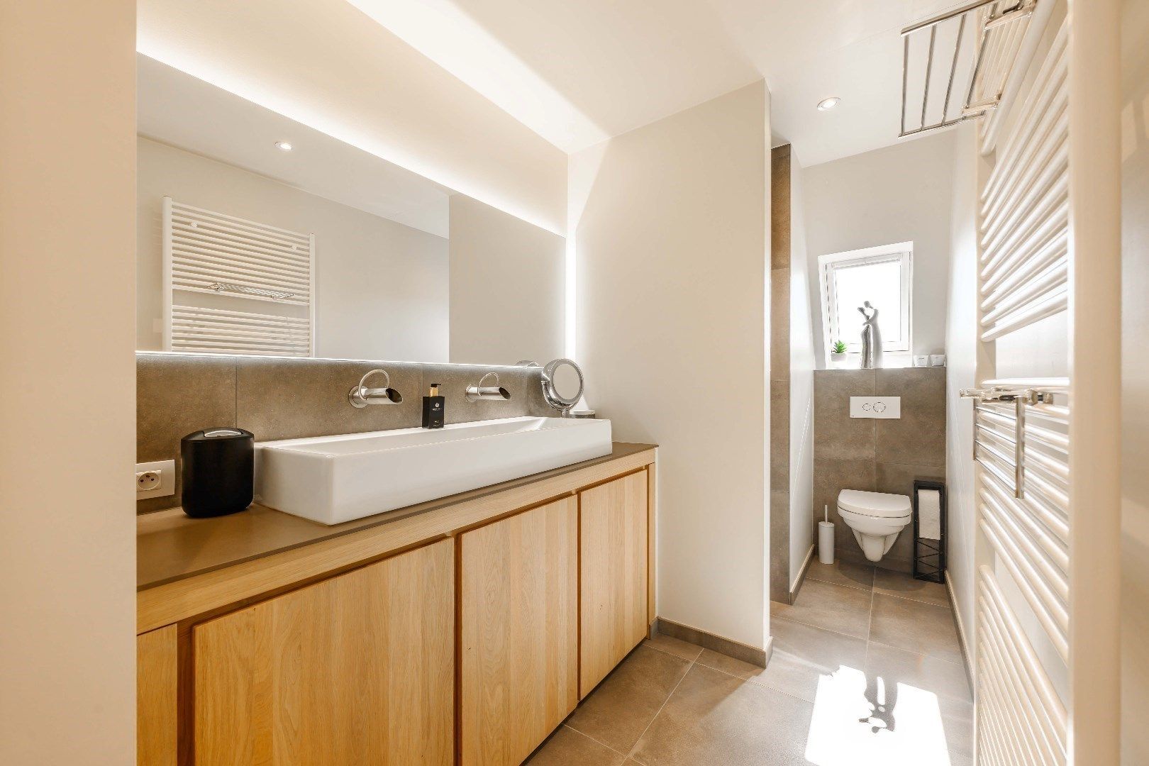 LUXUEUZE PENTHOUSE (BJ 2019) MET GUNSTIGE LIGGING foto 17