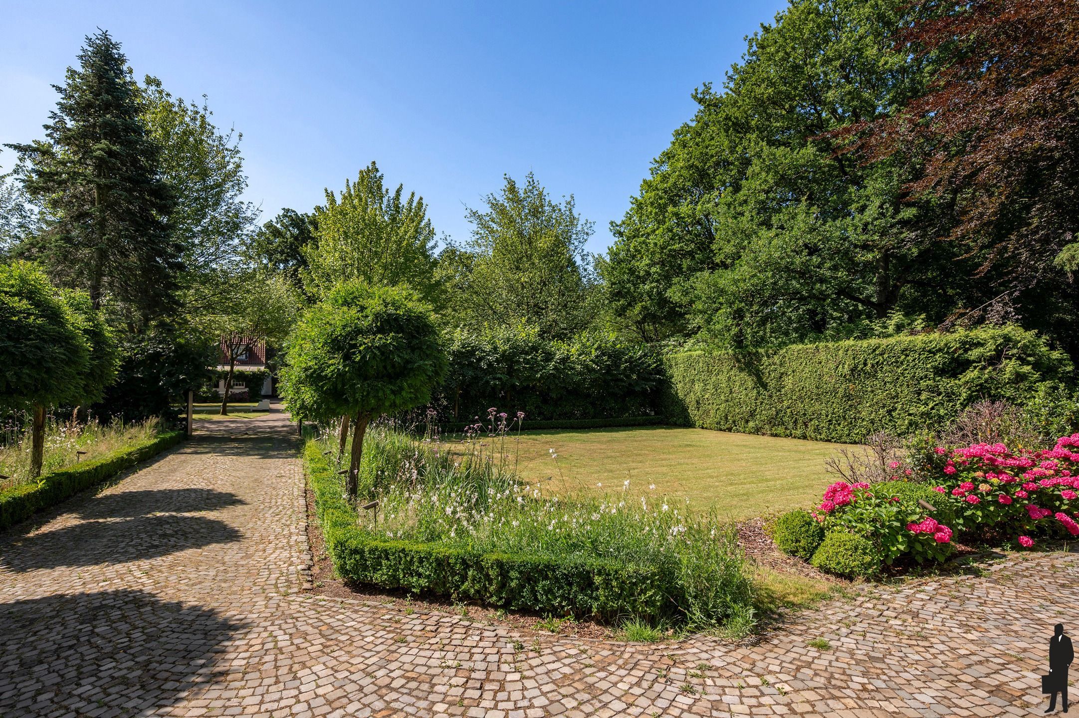 Franse villa op ca. 2.140 m² in 't Vriesdonk gelegen! foto 15