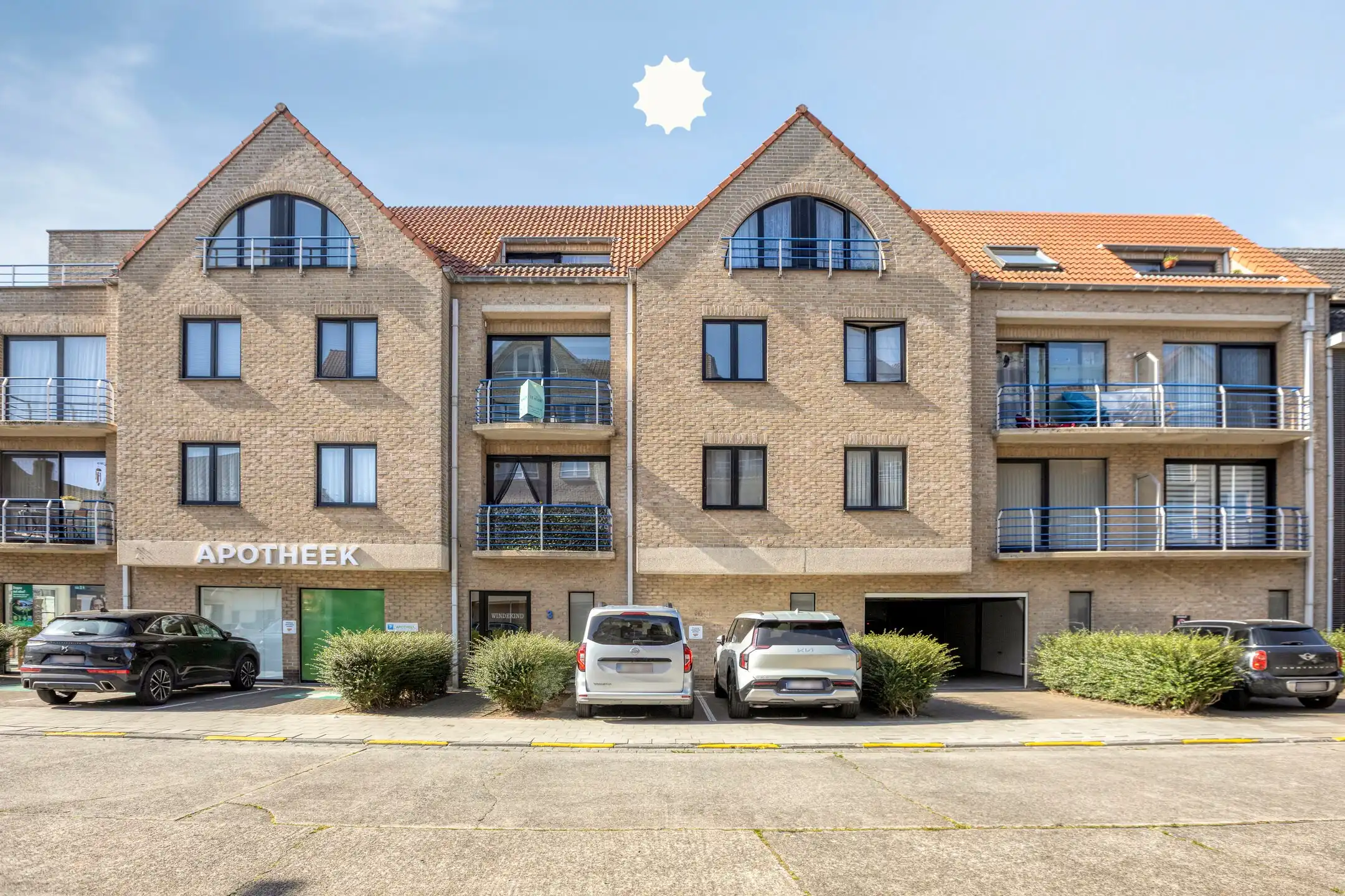 "Wonen zonder zorgen: vernieuwd appartement met garage" foto 2