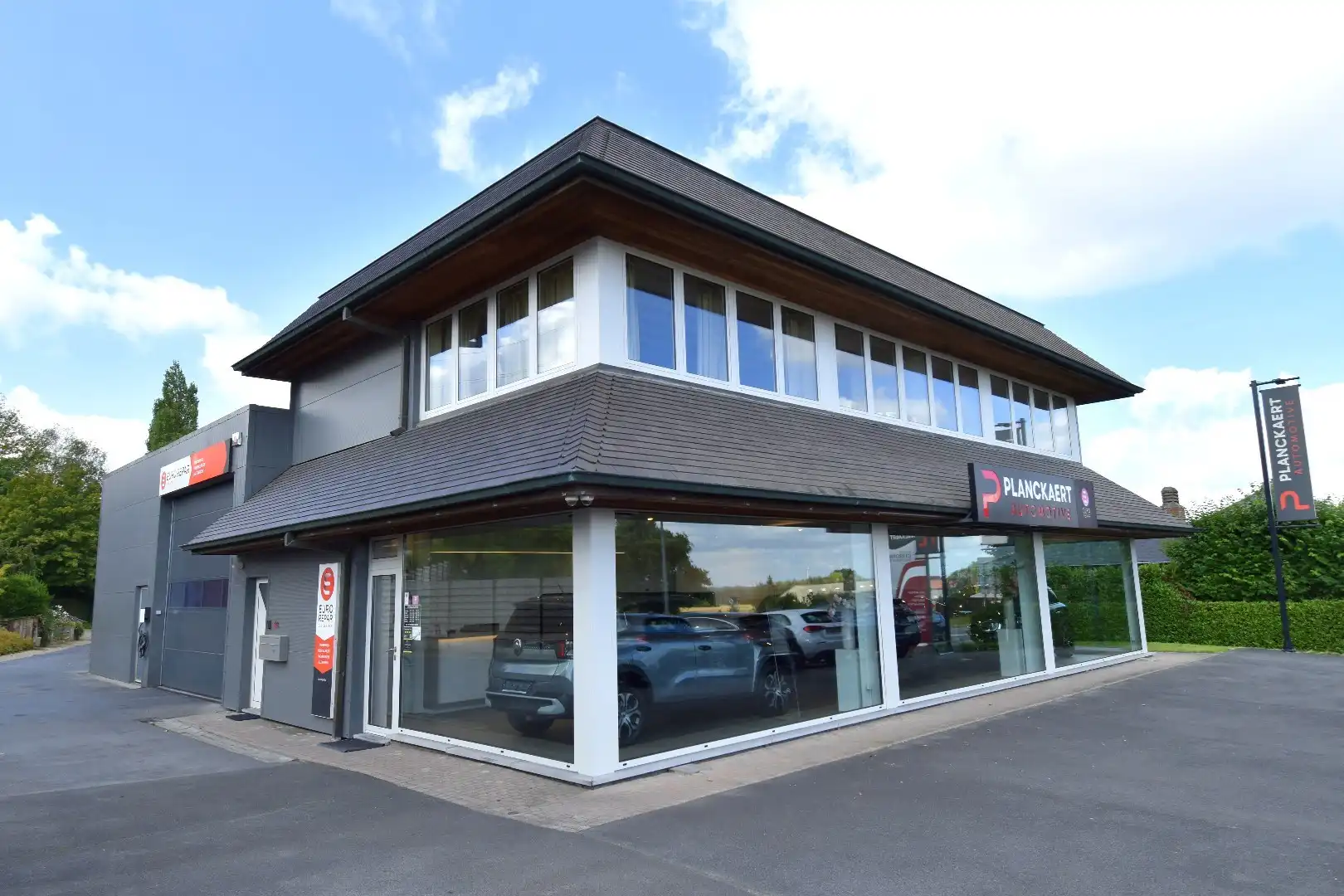 Commercieel pand met showroom, atelier, parking én bovenliggend appartement te koop in Bellegem foto 14