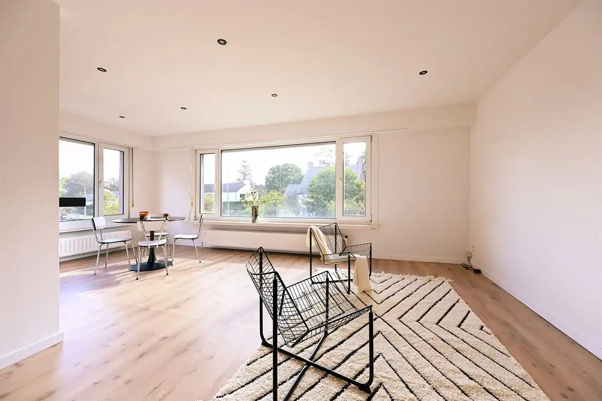 Lichtrijk hoekappartement in hartje Brasschaat foto 4