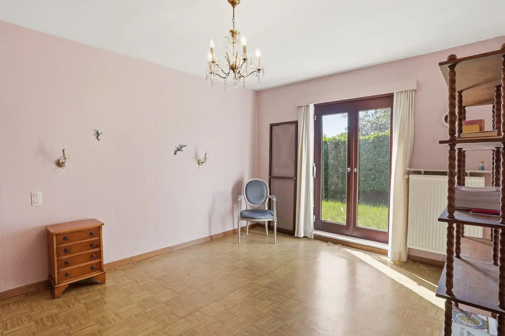 Vrijstaande bungalow met 3 slaapkamers, ruime garage en zonnige tuin foto 12
