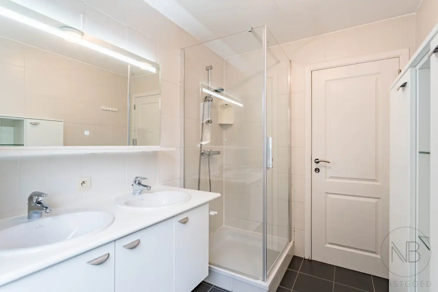 Rustig wonen op wandelafstand van het centrum van Genk foto 11