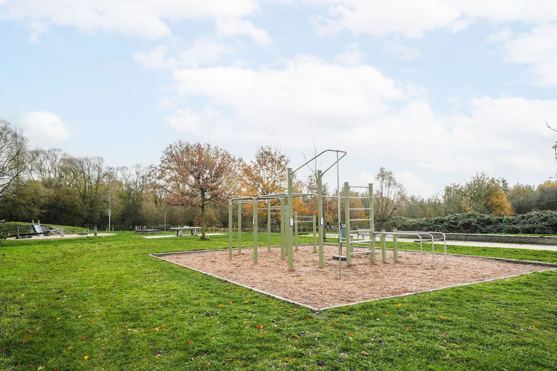 Modern BEN-appartement omringd door groen foto 19