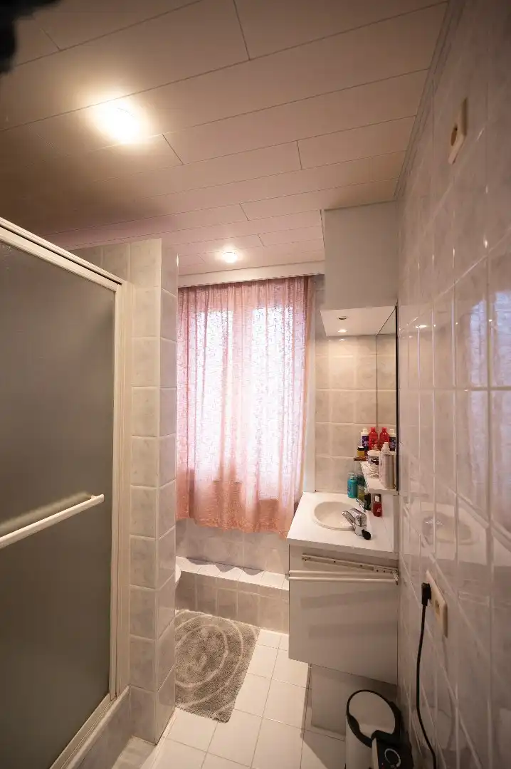 KNAPPE GEZINSWONING MET STADSTUIN NABIJ STRAND BREDENE  foto 10