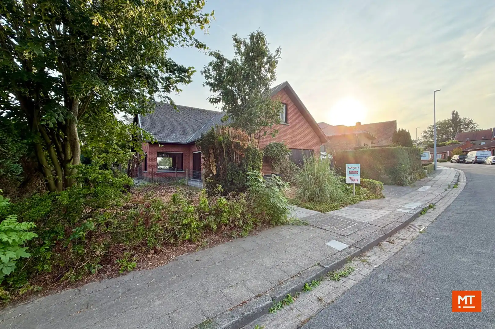Ruime alleenstaande woning te koop op een rustige locatie te Beselare foto 4