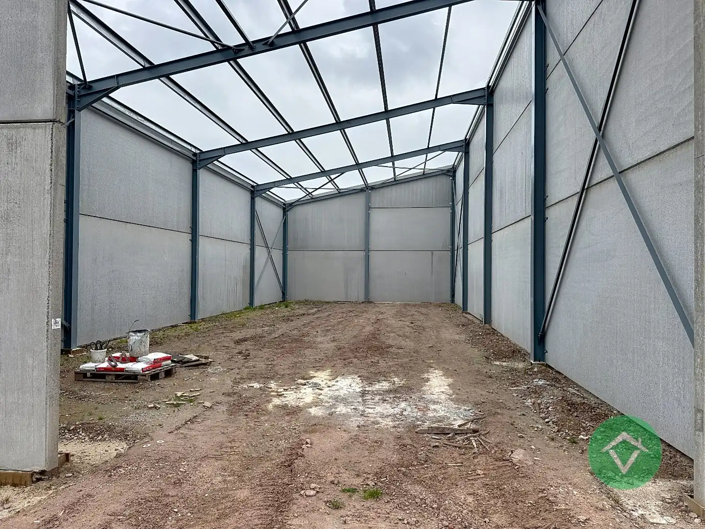 Loods NR A te koop – 180 m² KMO-zone Ardopoort te Roeselare foto 9