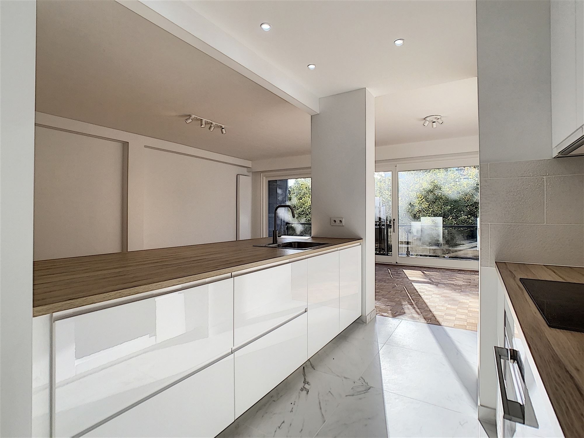 Ruim 2 slk appartement met parking op toplocatie! foto 5