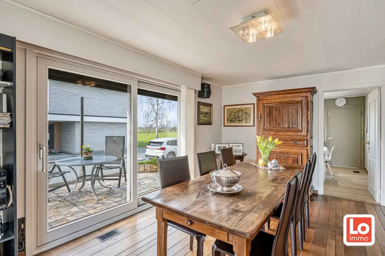 Ruime volledig te renoveren open gelijkvloerse prefab woning met inpandige garage en tuin met open zicht of perceel bouwgrond met afbraak/heropbouw mogelijkheden aan 6% BTW op een rustige locatie nabij het centrum van Zeveneken! foto 8