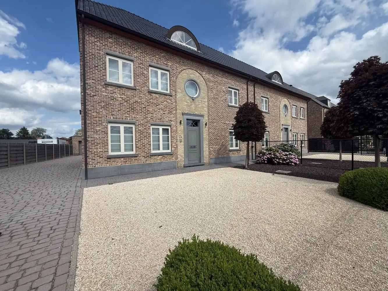 TE HUUR : PRACHTIGE WONING MET 5 SLAAPKAMERS EN 2 BADKAMERS foto 5