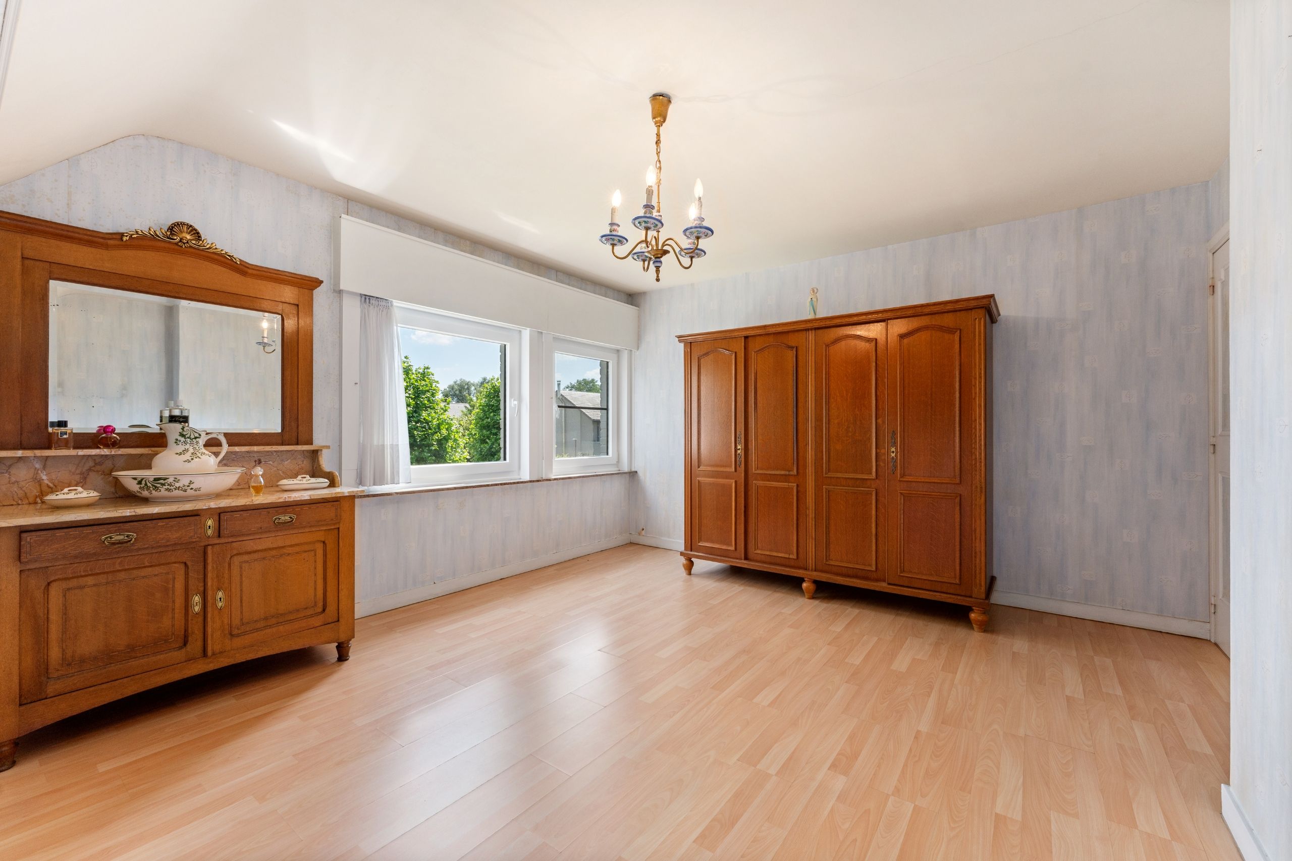 Charmante op te frissen woning met atelier in residentiële buurt foto 16