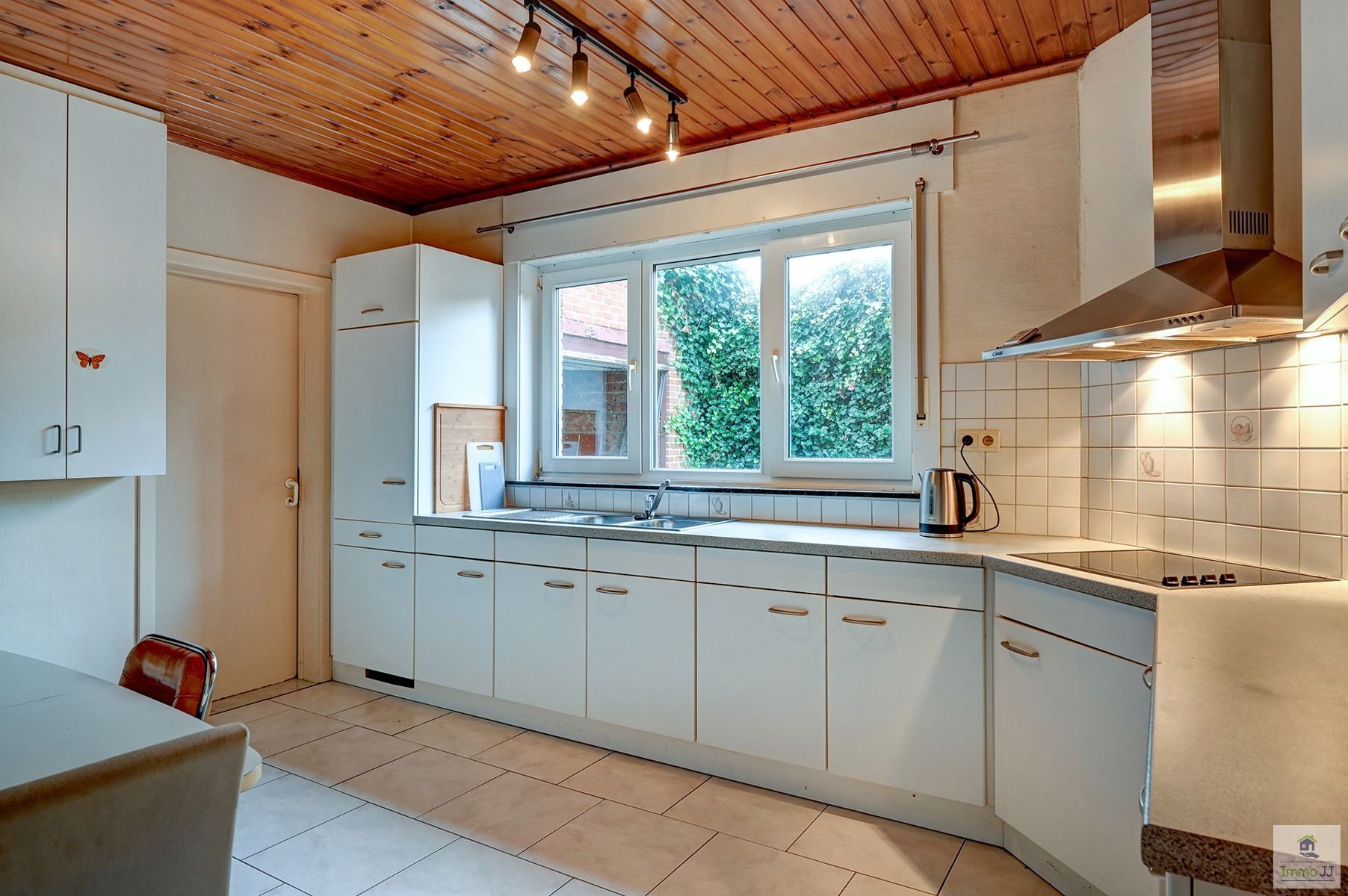 Te renoveren tweegezinswoning foto 7