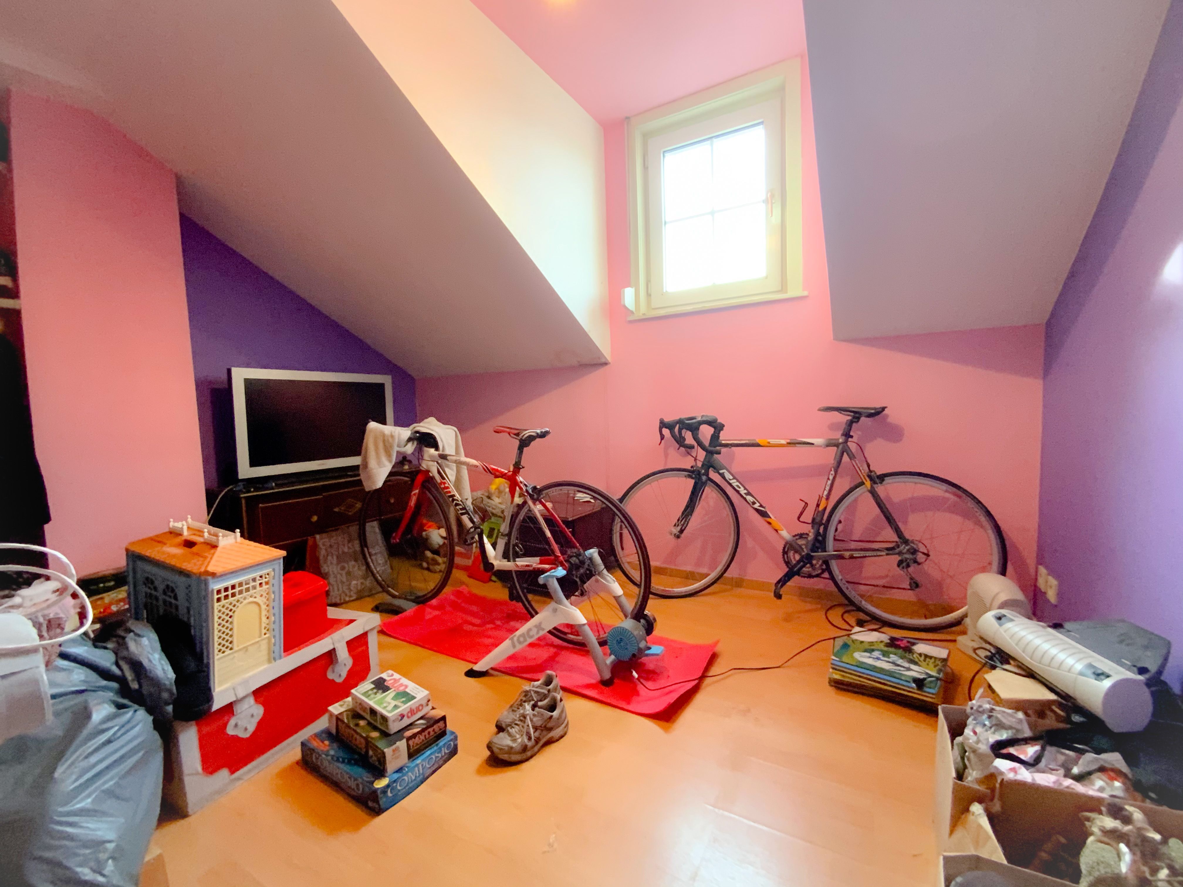 Ruime halfopen vierslaapkamerwoning te Oosteeklo foto 7